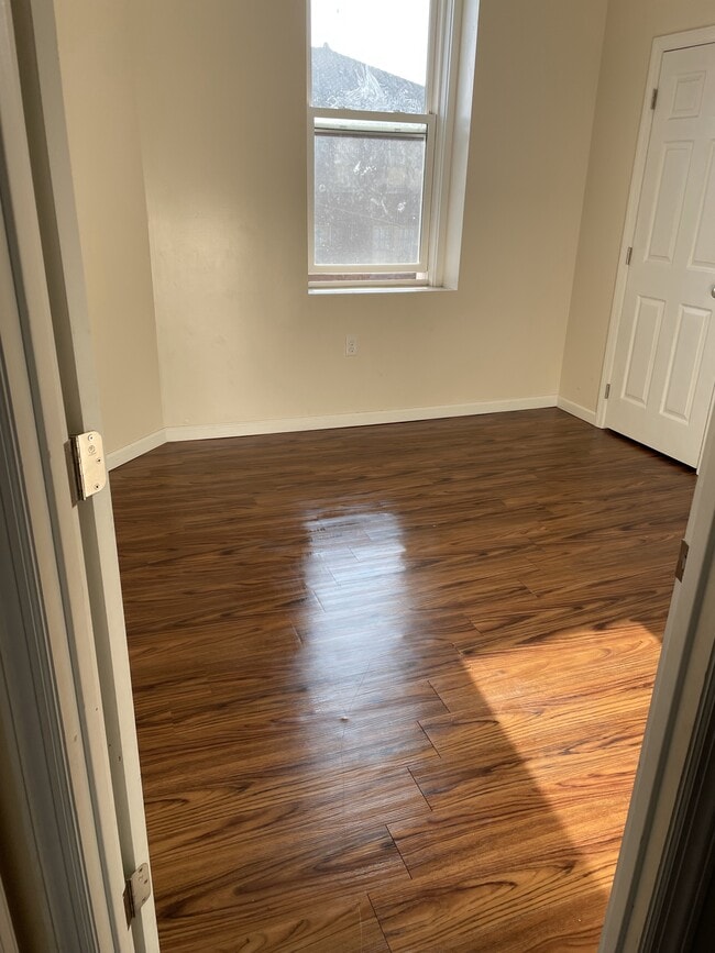 Building Photo - 3301 Iowa St Unit 6