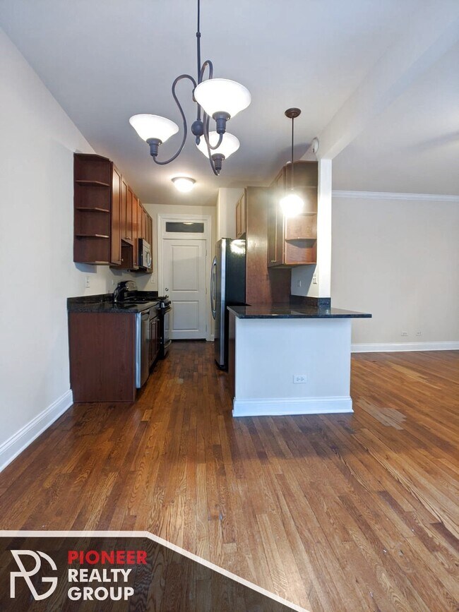 Photo - 736 W Addison St Unidad 740-2N
