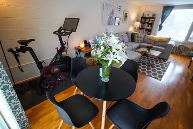 Photo - 120 James St