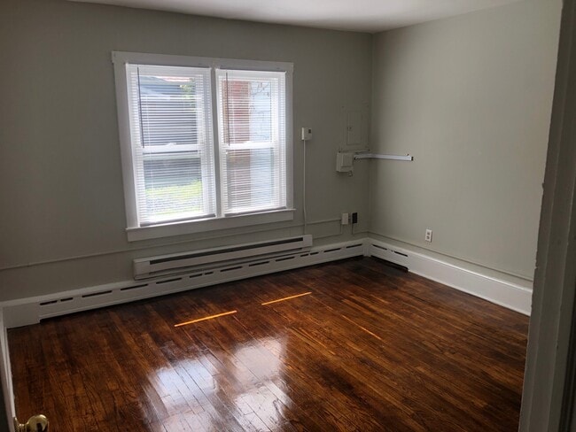 Photo - 209 1/2 Washington St