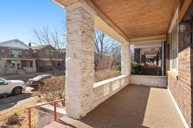 4955 Tholozan Ave Unit 4955 - 879