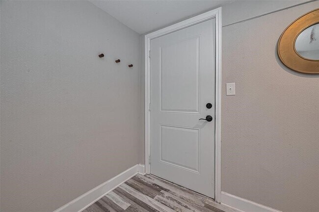 Photo - 1511 Scharpe St Unit 4