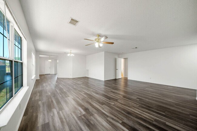 Photo - 3 Bedroom and 2 Bathroom located  in Brentfield Subdivision