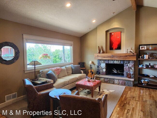 Photo - 3 br, 3 bath House - 3205 S Yosemite Dr