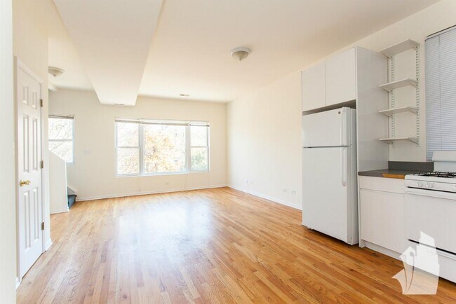 Photo - 2439 N Ashland Ave Unit 2F