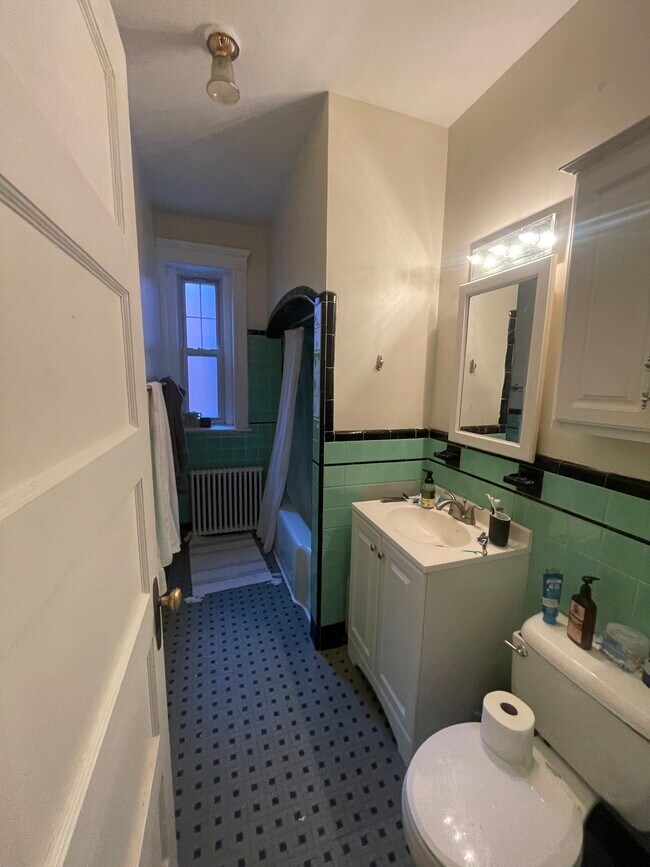 Photo - 1249 Beacon St Unidad 2