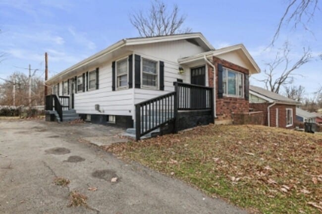 Photo - 4 Bed 13 Minutes From Downtown!