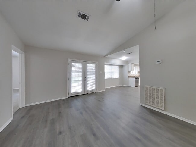 Photo - 11519 Perry Rd