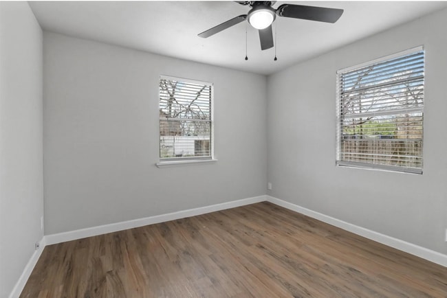 Larger Bedroom overlooking backyard - 512-102 W Crawford St Unit 102