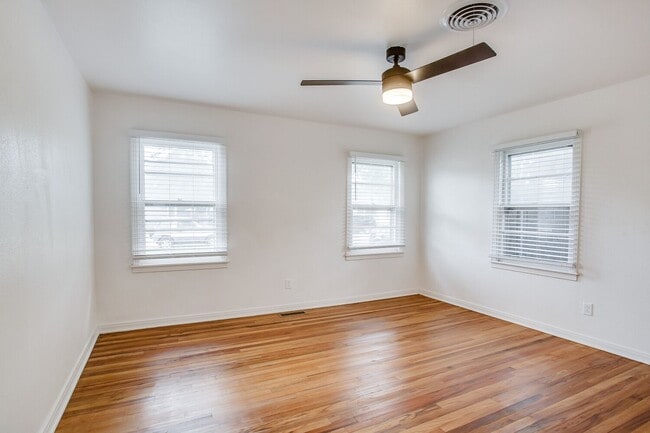 Photo - Pre Leasing for fall 2026! 4/3 in Medical District