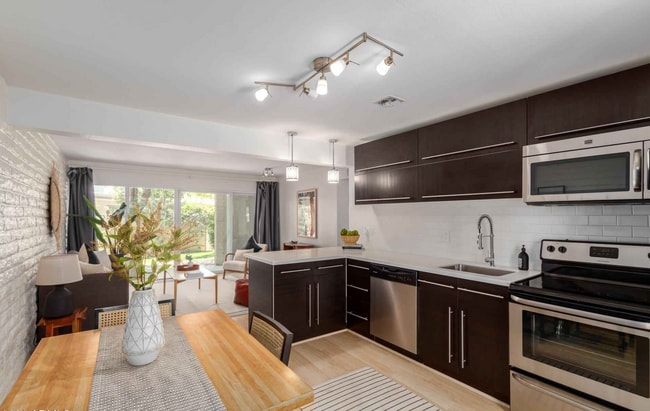 Photo - 4352 N 36th Plz Unit 1