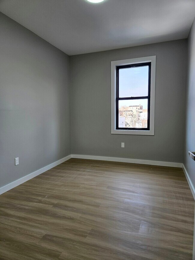 Photo - 1487 5th Ave Unidad 3