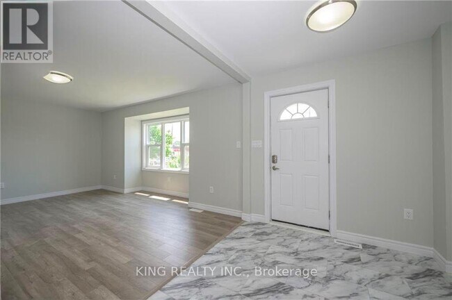 Photo - 1224 Oxford St E