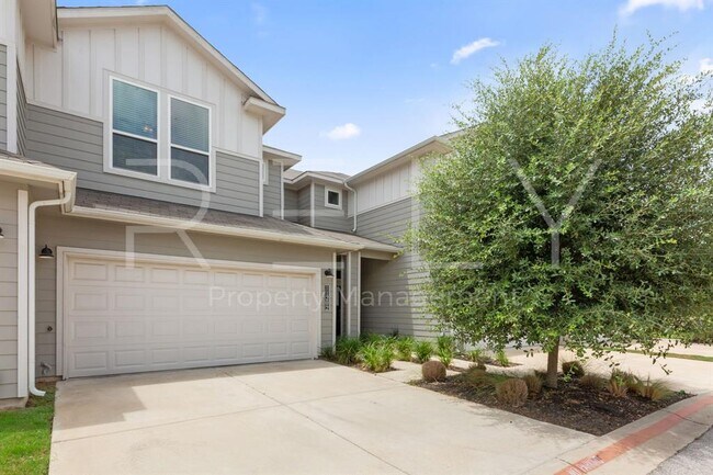 11202 Gadsen Ln