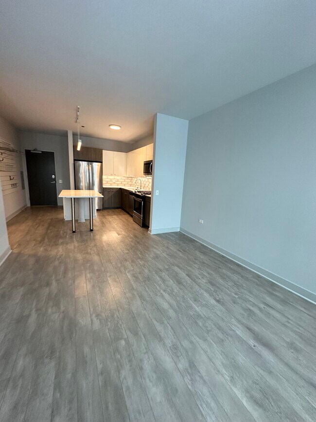 Photo - 1025 W Addison St Unit 705