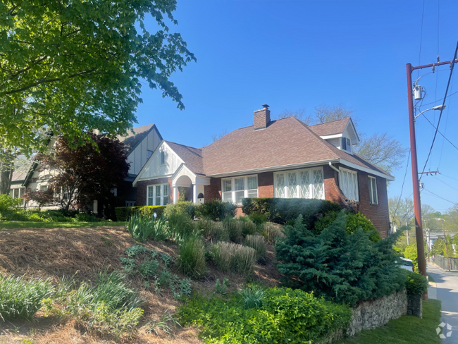 Building Photo - 1718 Linden Ave Rental