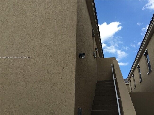 Photo - 17105 SW 96th St Unidad Studio