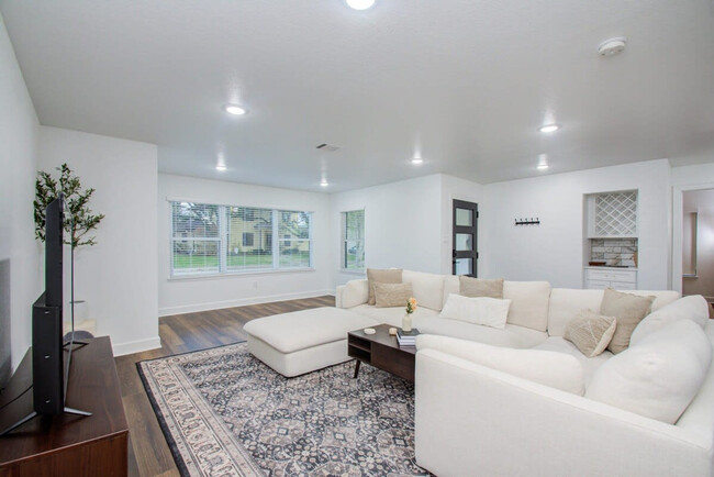 Building Photo - 8314 Greenbush St Rental