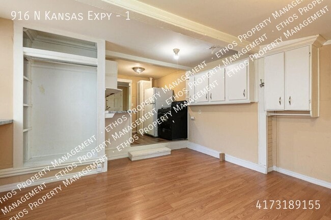 Photo - 916 N Kansas Expy Unit 1