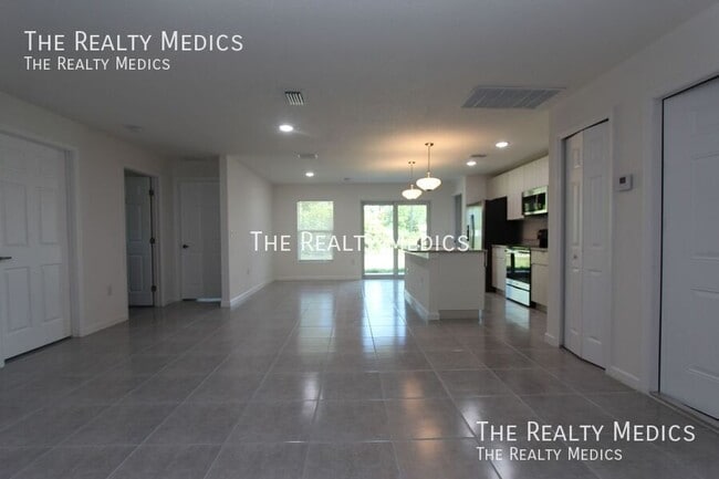 Photo - 485 Bridgeport Ave NW