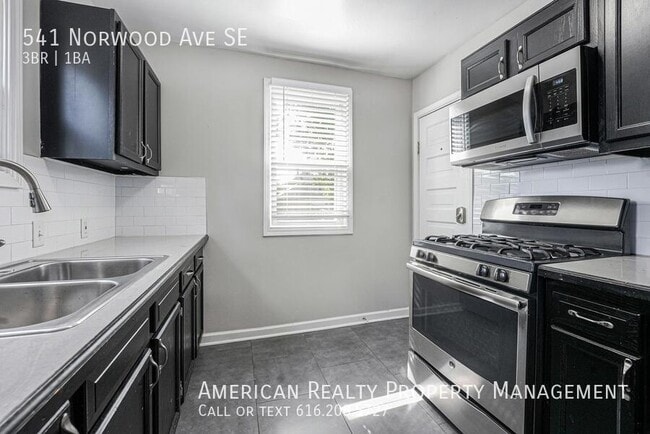 Photo - 541 Norwood Ave SE