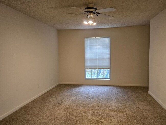 Photo - Spacious 1 Bedroom, 1.5 Bath Townhouse – M... Unit 297H