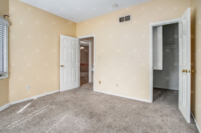 Photo - 4800 Horton St
