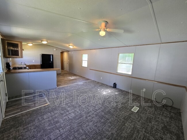 Photo - 700 W Ridgeway Ave