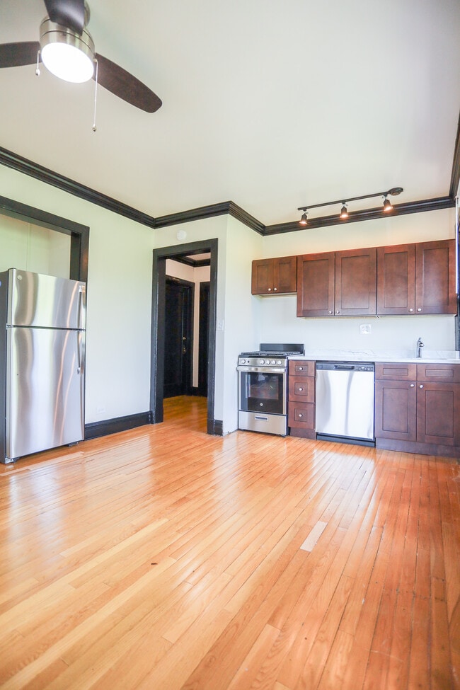 Photo - 4546 N Malden St Apartment Unit #303