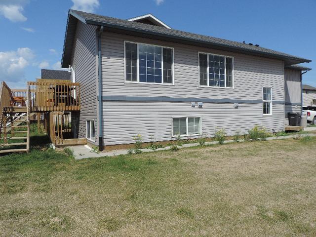 Photo - 220 26 St