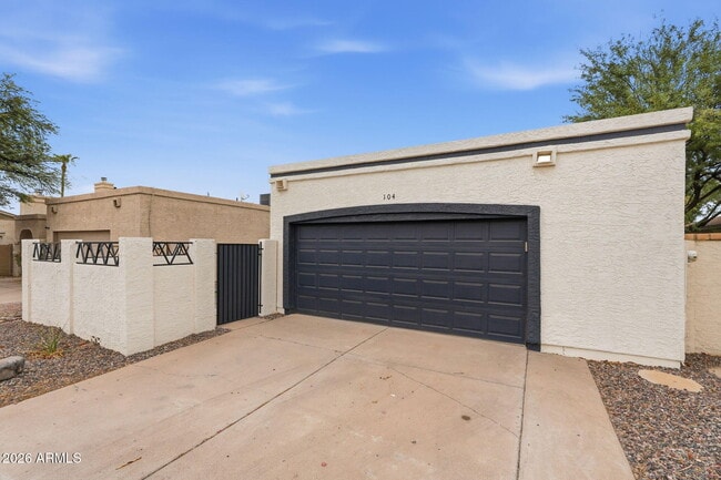Photo - 630 E Jensen St