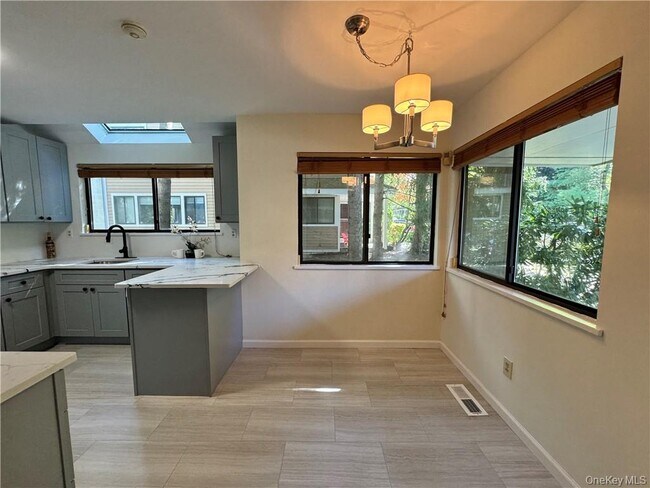 17 Rambling Brook Rd