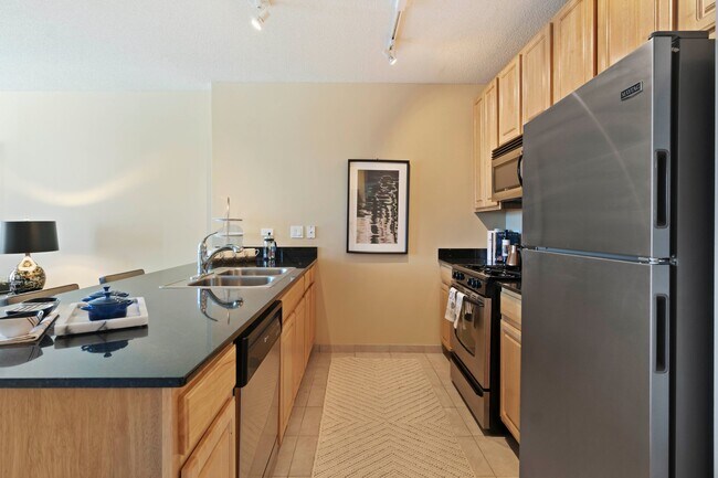 Photo - 354 N Desplaines St