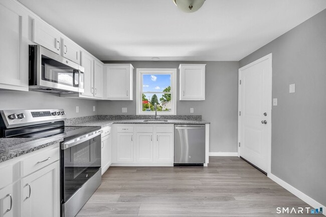 Photo - 90 Woodhouse Ave Unit 4