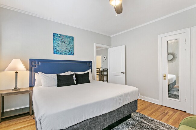 Photo - 631 W Roscoe St Unidad M2