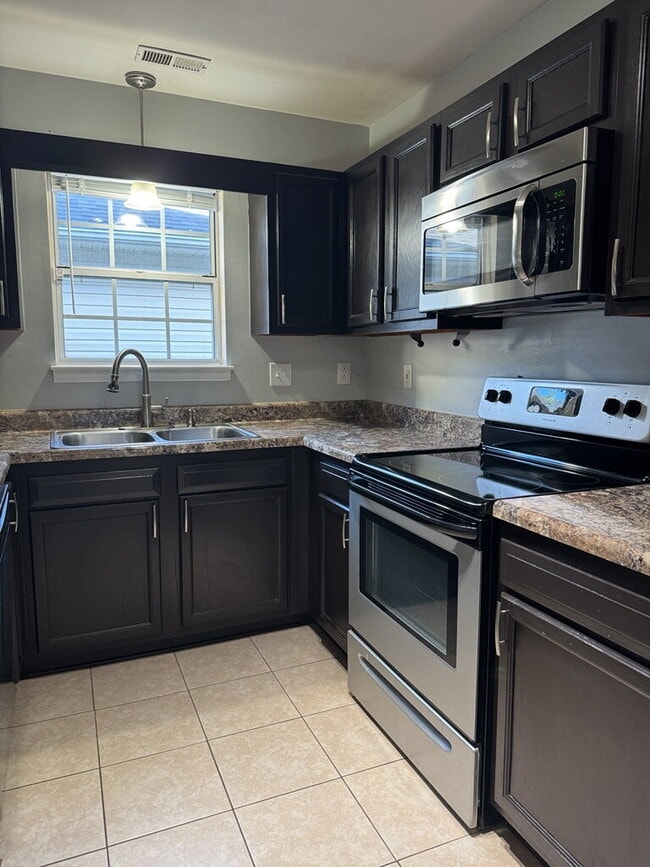 Photo - Beautiful 3 Bedroom, 2 Bath Home-3016 E. Windgate Ct.