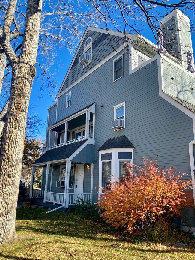 Building Photo - Sunny, Cozy 1 Bedroom Condo - Available for Move-in Now! Unit 1