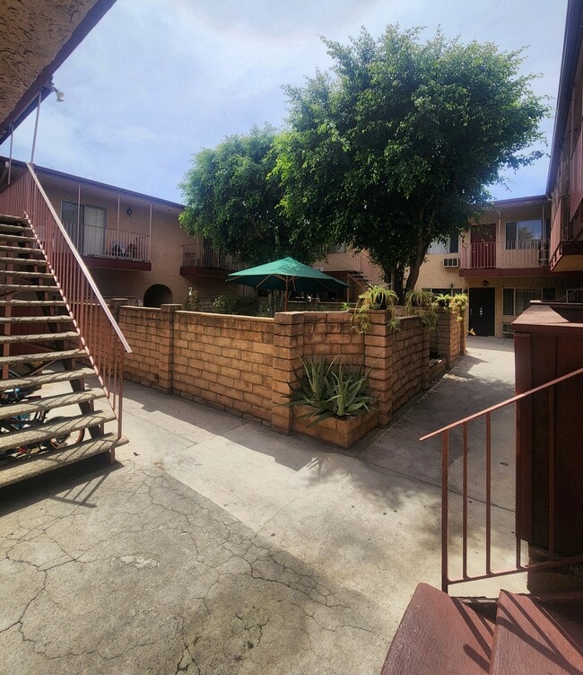 12826 Vanowen St Unidad 7