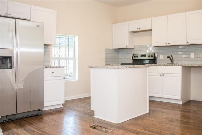 Photo - 911 Smith St SW