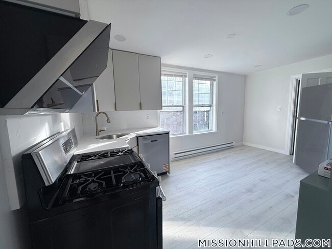 Photo - 739 Parker St Unit 3