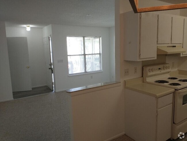 Building Photo - 1600 Big Tree Rd Unit I8 Rental