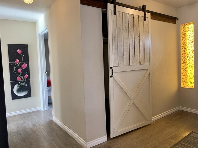 Photo - 1329 108 Ave