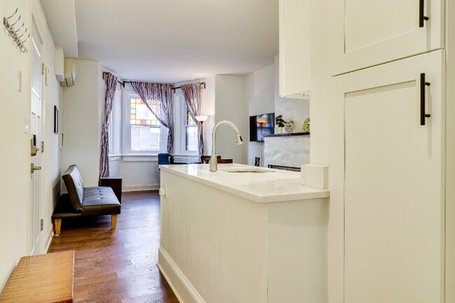 Photo - 409 Constitution Ave NE Unidad 1