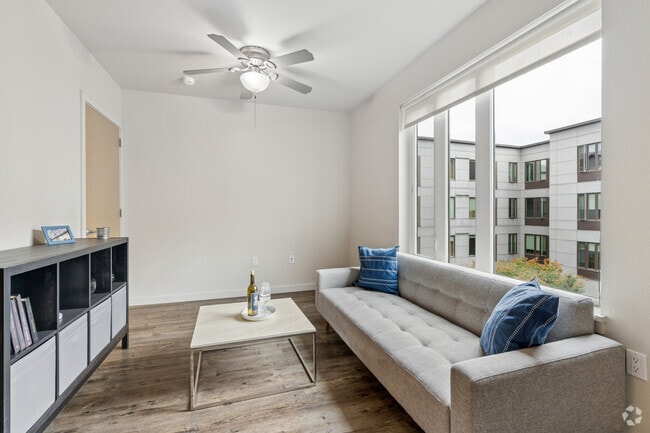 1BR, 1BA - 495SF - Living Room