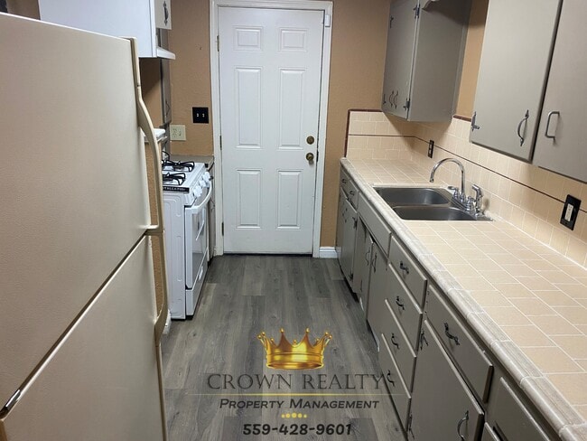 Photo - 1129 W Tulare Ave