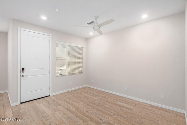 Photo - 729 E Zesta Ln