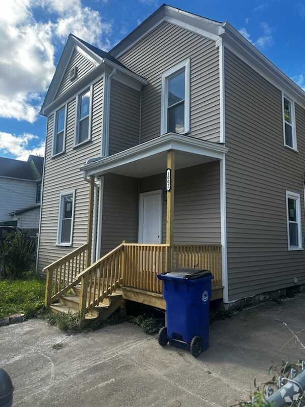 Building Photo - 1002 E 76th St Unit DOWN Rental