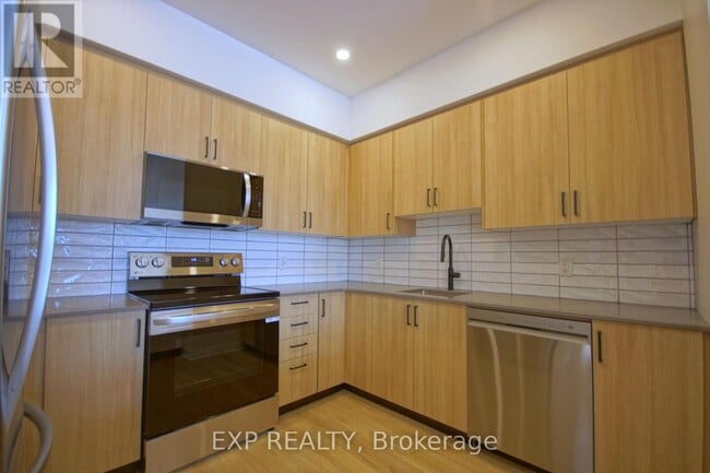 Photo - 1353 Gosset St