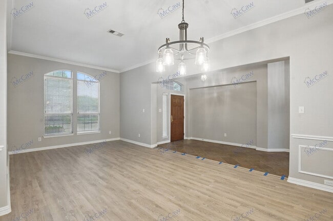 Photo - 1210 Surrey Ln