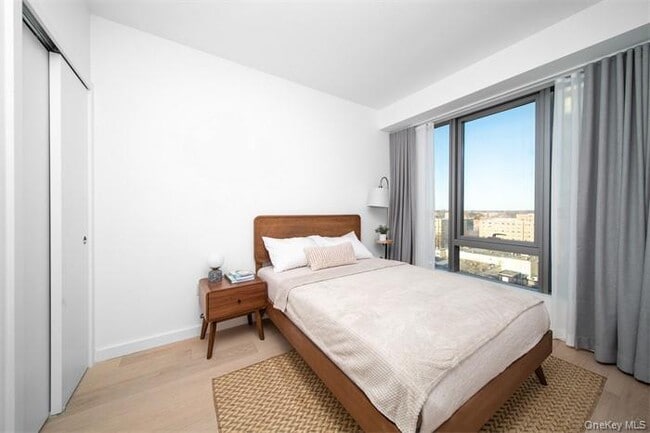 Photo - 33-71 Prince St Unit 13L